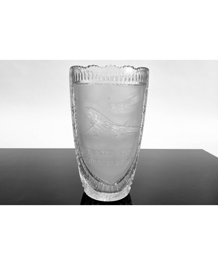 Váza s věnováním letci RAF Janu Říhovi